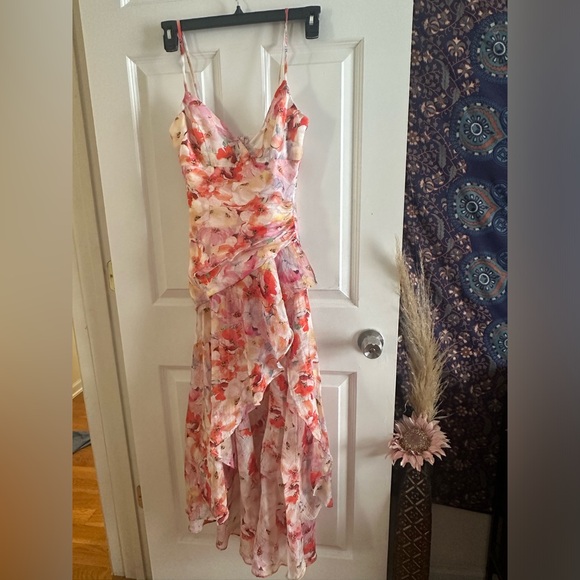 Sorella Midi Dress in Painterly Floral - Picture 3 of 3